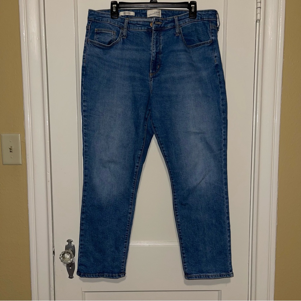 UNIVERSAL THREAD HIGH RISE STRAIGHT JEANS